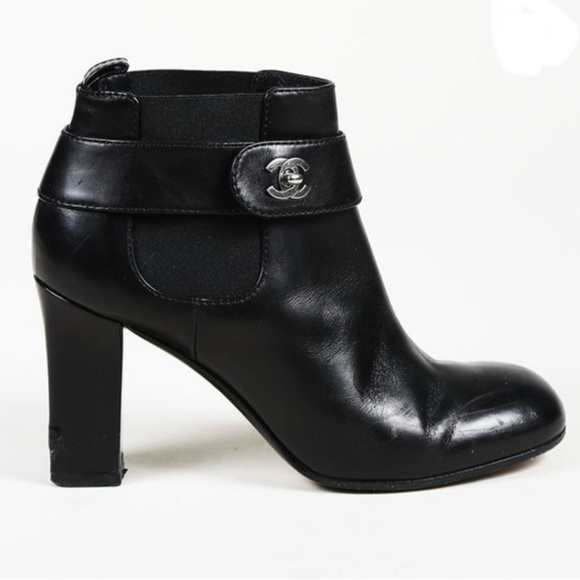 CHANEL Rounded Toe Black Leather Logo Clasp BootiesEU 36